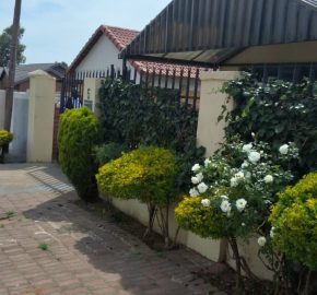 House for sale in Regents Park