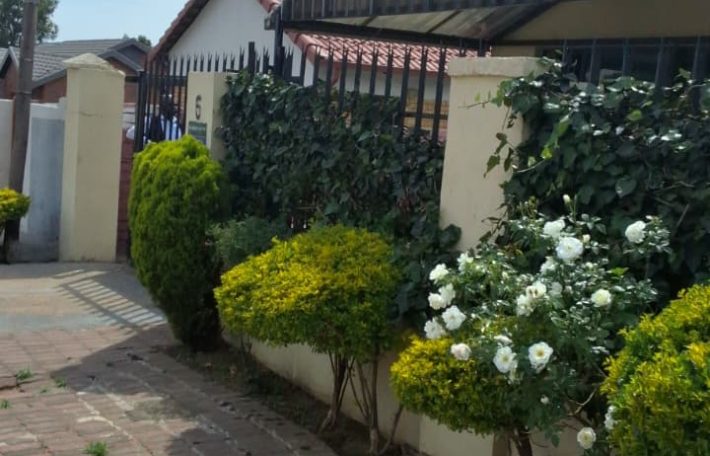 House for sale in Regents Park