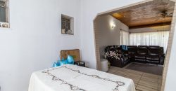 House for sale in Symhurst