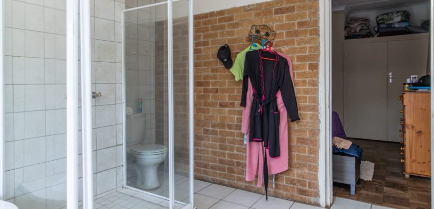 House for sale in Symhurst