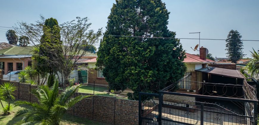 House for sale in Symhurst