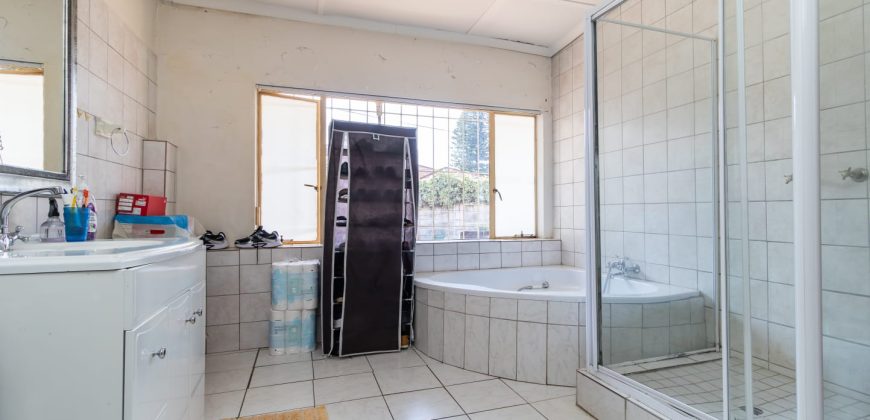 House for sale in Symhurst