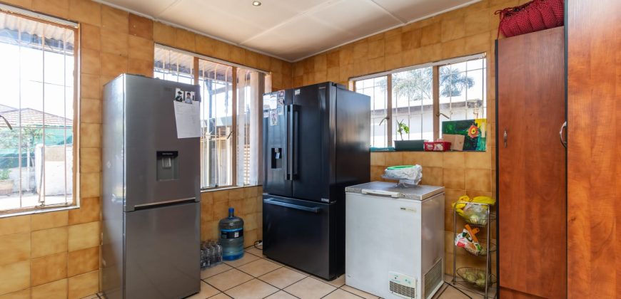 House for sale in Symhurst