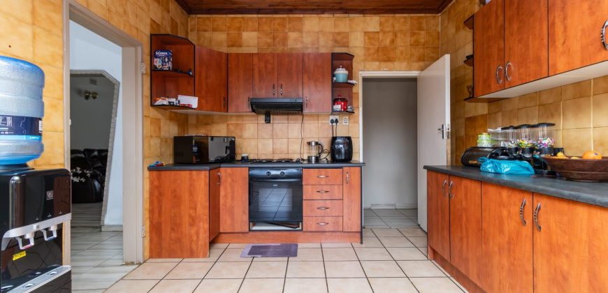 House for sale in Symhurst